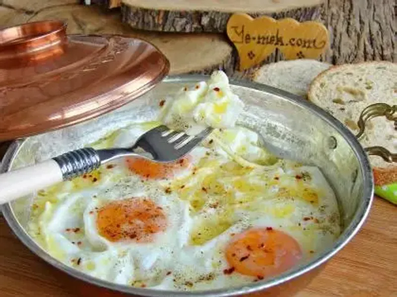 Kaşarlı Yumurta
